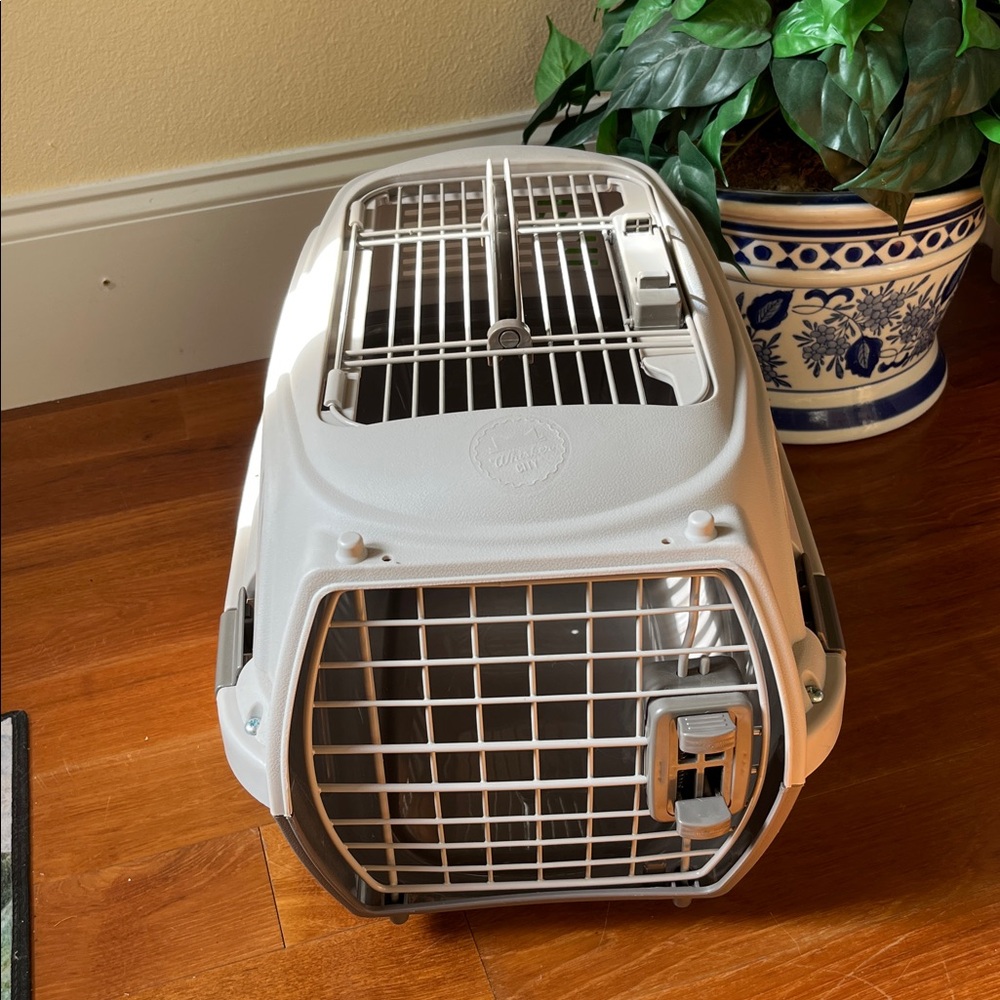 Whisker City Pet Carrier - Picture 7 of 8